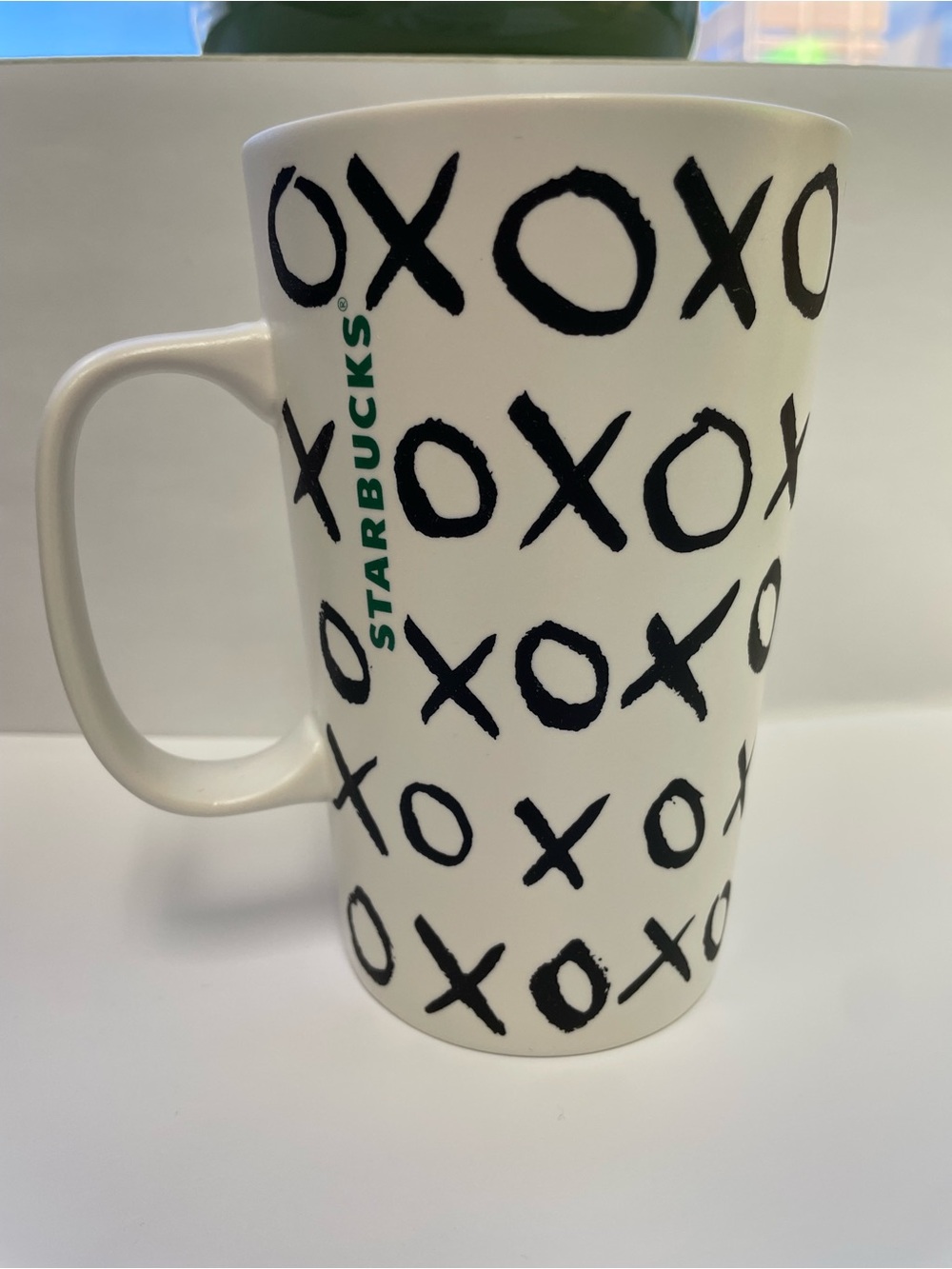 2015 Starbucks Black XOXO Pattern and Green Logo